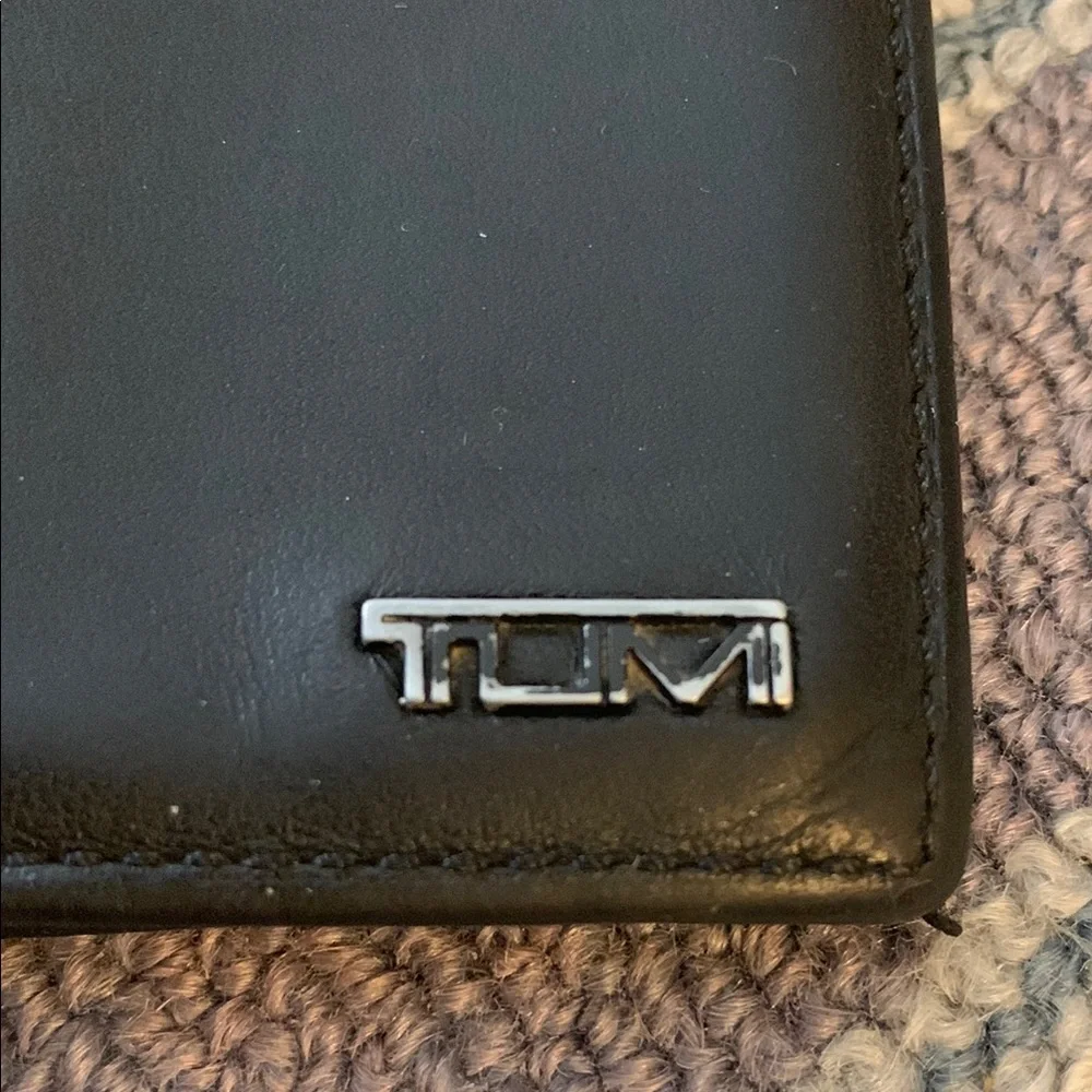 Tumi Black Leather Wallet Card Holder